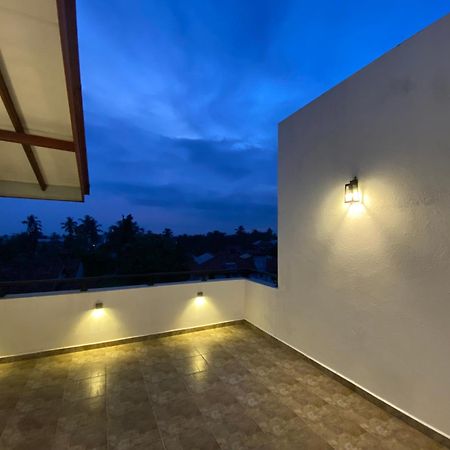 Srimadis Villa Near Airport - Negombo Exteriör bild