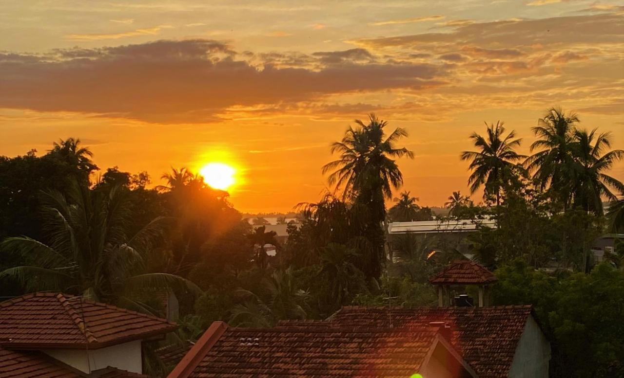 Srimadis Villa Near Airport - Negombo Exteriör bild