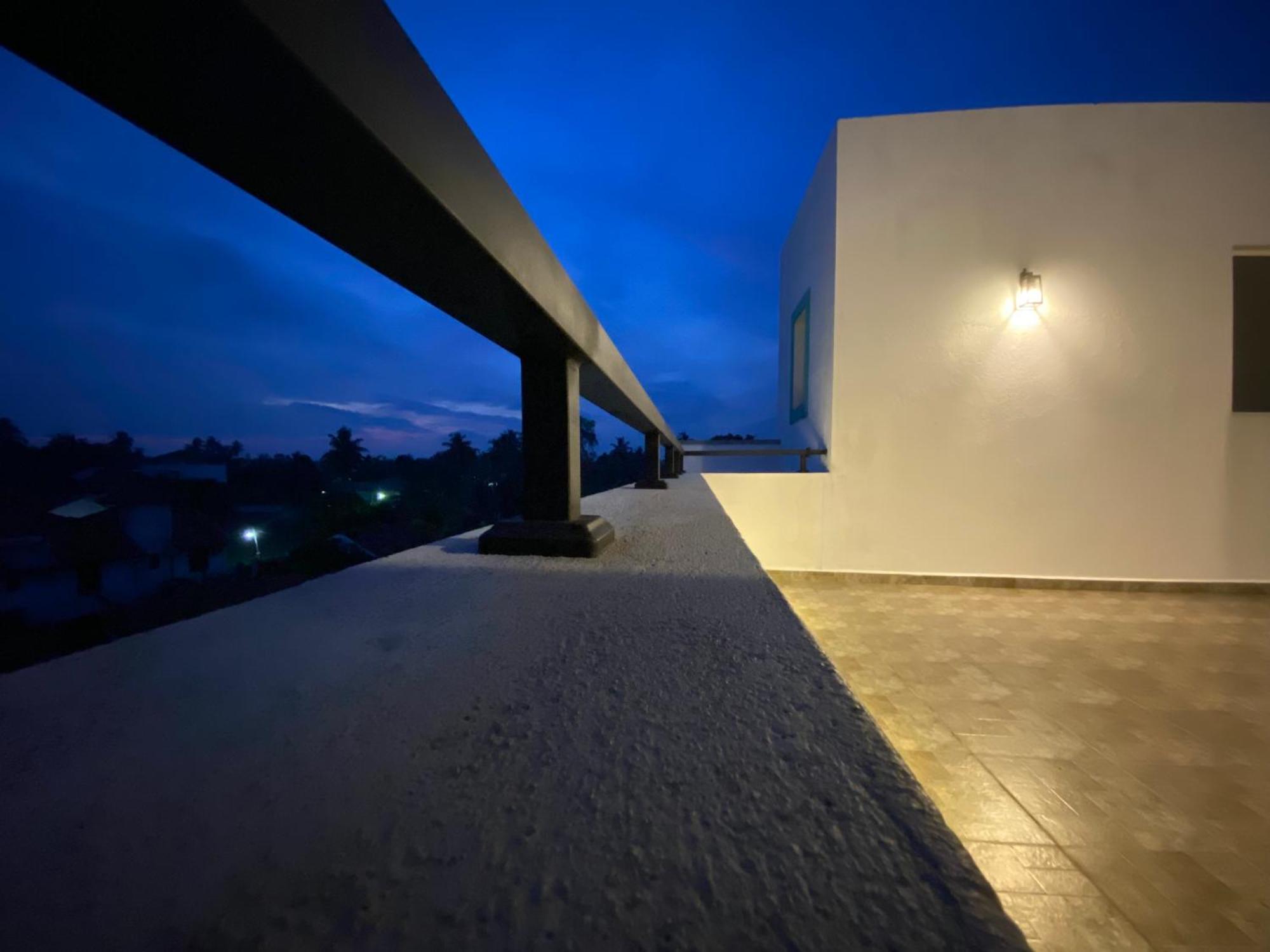 Srimadis Villa Near Airport - Negombo Exteriör bild